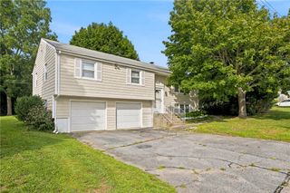 63 Bourbon Street, Portsmouth, RI 02871