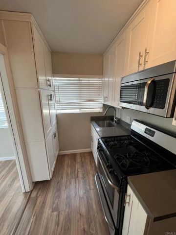 527 Dewey Street, San Diego, CA 92113