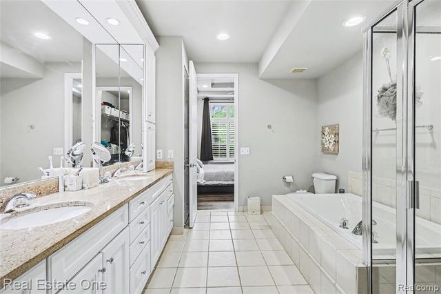 238 Harrington Drive, Troy, MI 48098
