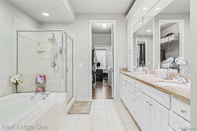 238 Harrington Drive, Troy, MI 48098