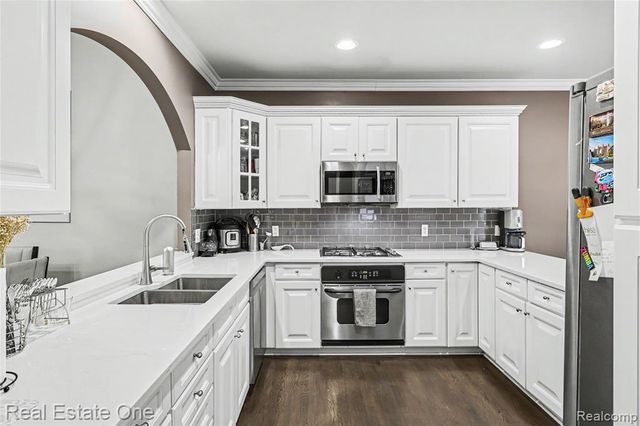 238 Harrington Drive, Troy, MI 48098