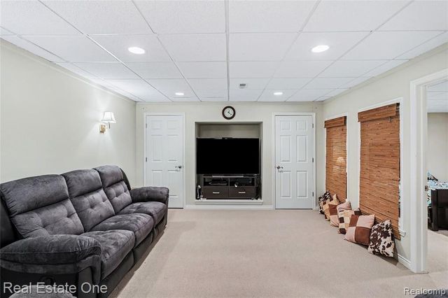 238 Harrington Drive, Troy, MI 48098