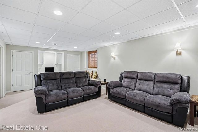 238 Harrington Drive, Troy, MI 48098