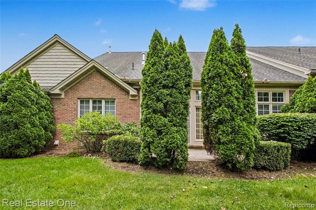 238 Harrington Drive, Troy, MI 48098
