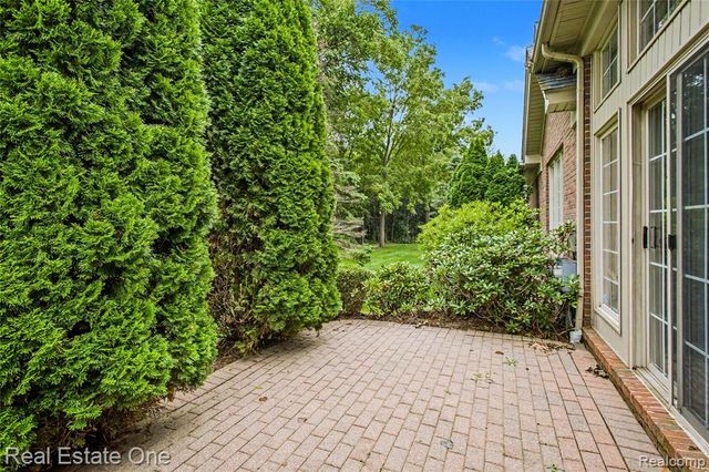238 Harrington Drive, Troy, MI 48098