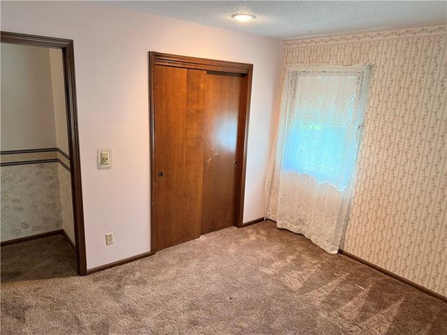 105 N Landcaster Drive, Raymore, MO 64083