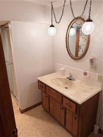 105 N Landcaster Drive, Raymore, MO 64083
