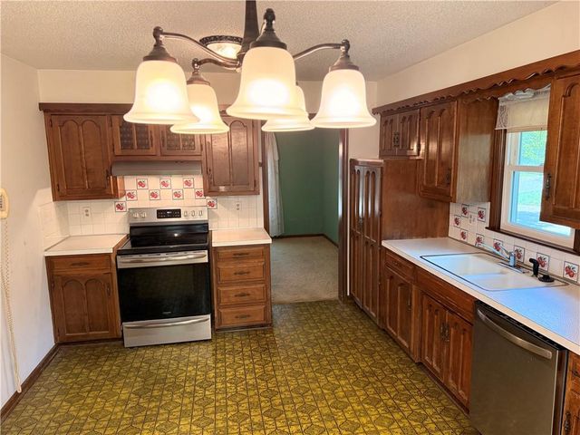 105 N Landcaster Drive, Raymore, MO 64083