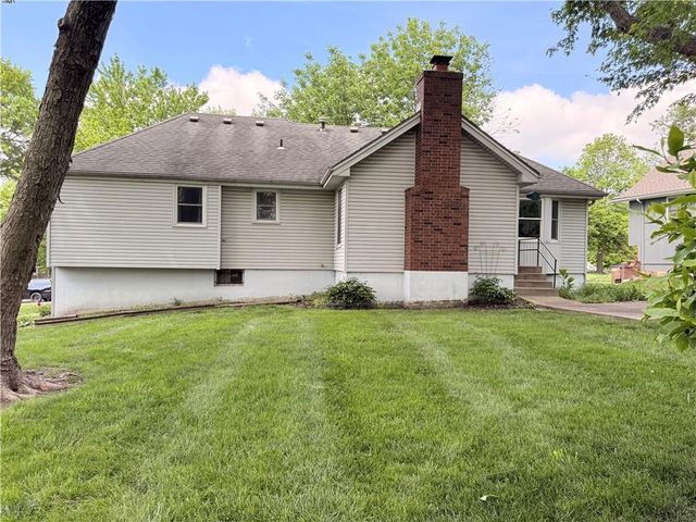 105 N Landcaster Drive, Raymore, MO 64083