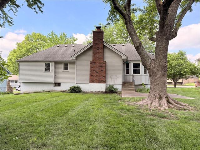 105 N Landcaster Drive, Raymore, MO 64083