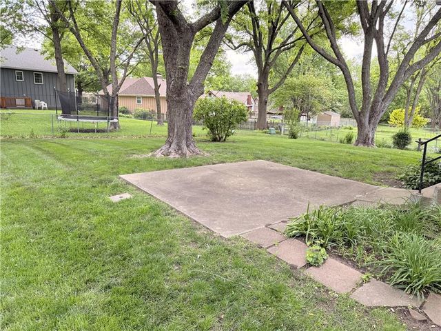 105 N Landcaster Drive, Raymore, MO 64083