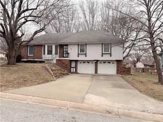 105 N Landcaster Drive, Raymore, MO 64083