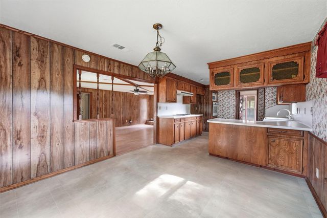 460 County Road 3182 318, Cleveland, TX 77327