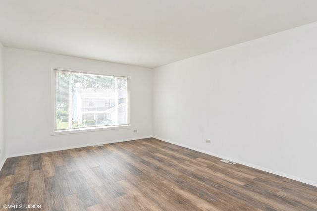 328 Walnut Circle, Bolingbrook, IL 60440