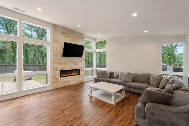 143 Arbolado Blvd, Gun Barrel City, TX 75156