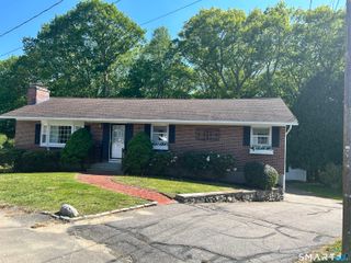 21 Parklawn Circle, Waterbury, CT 06708