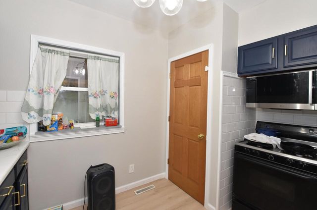 1604 E North STREET, Waukesha, WI 53188
