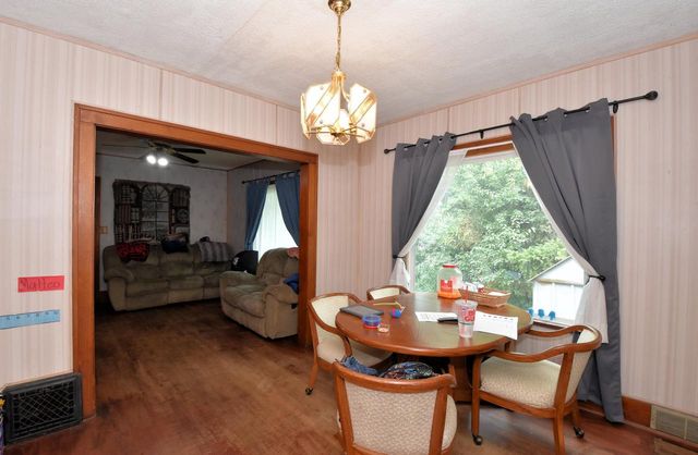 1604 E North STREET, Waukesha, WI 53188