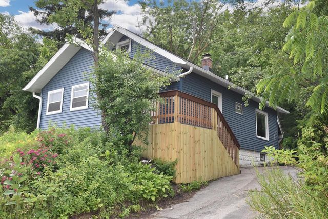 1604 E North STREET, Waukesha, WI 53188