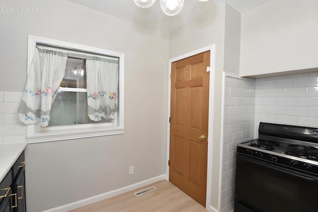 1604 E North STREET, Waukesha, WI 53188