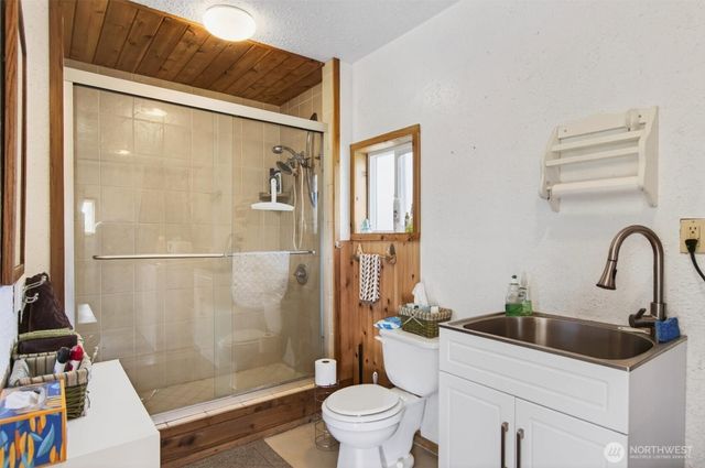 26 Dodge Meadow Drive, Cathlamet, WA 98612