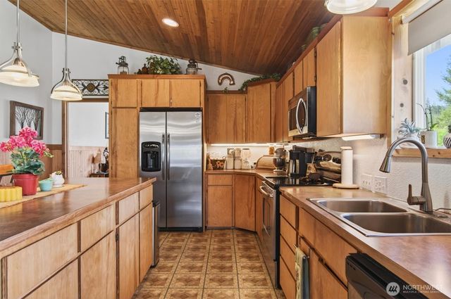 26 Dodge Meadow Drive, Cathlamet, WA 98612