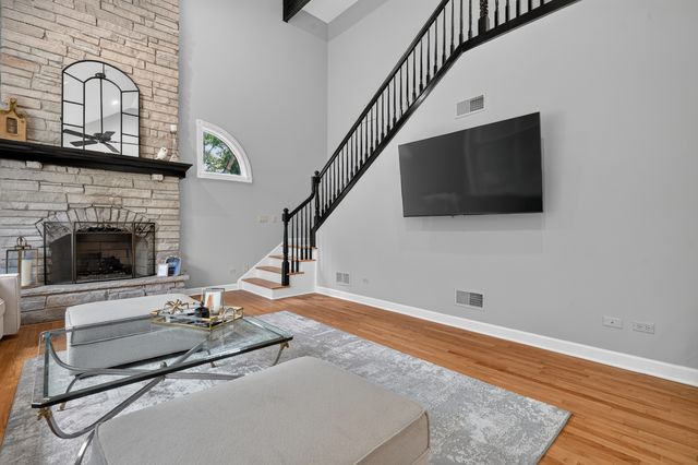 13701 Oak Tree Lane, Lemont, IL 60439