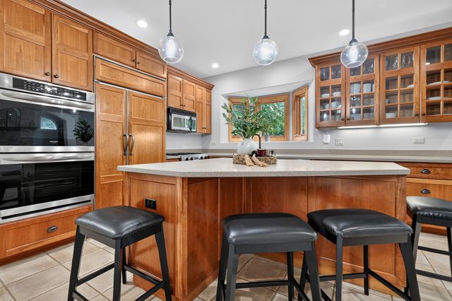 13701 Oak Tree Lane, Lemont, IL 60439