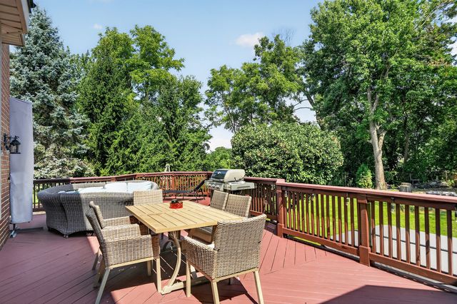 13701 Oak Tree Lane, Lemont, IL 60439