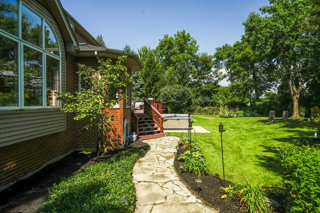 13701 Oak Tree Lane, Lemont, IL 60439
