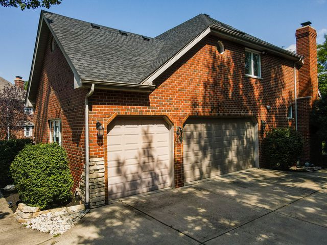 13701 Oak Tree Lane, Lemont, IL 60439