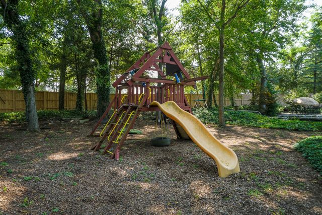 13701 Oak Tree Lane, Lemont, IL 60439