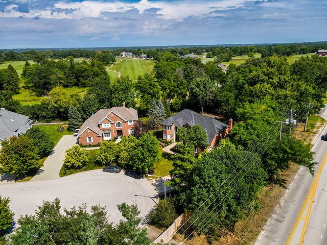 13701 Oak Tree Lane, Lemont, IL 60439