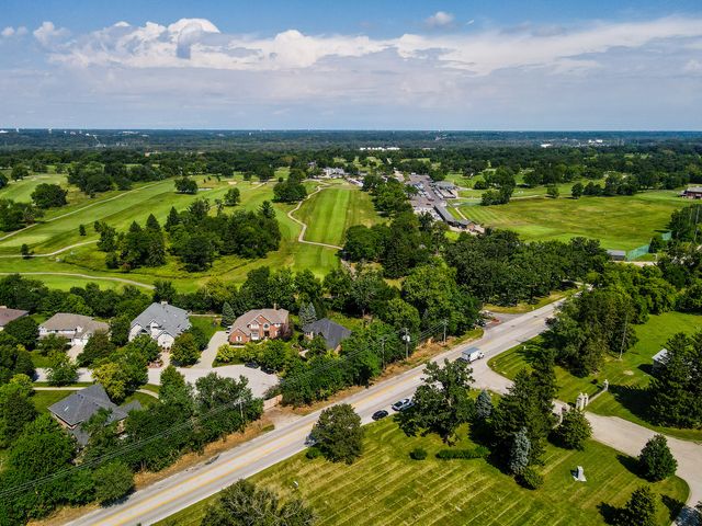 13701 Oak Tree Lane, Lemont, IL 60439
