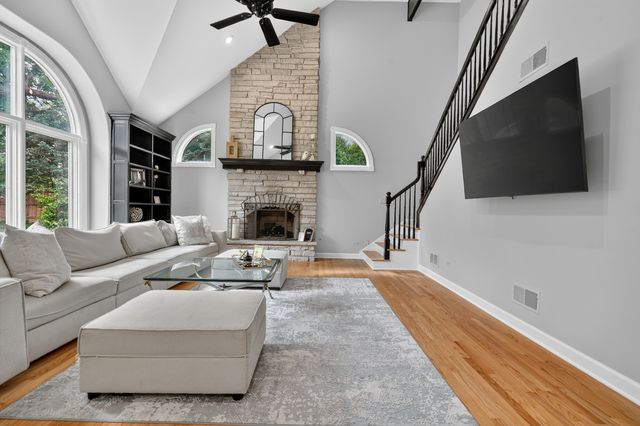 13701 Oak Tree Lane, Lemont, IL 60439