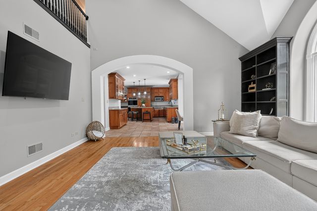 13701 Oak Tree Lane, Lemont, IL 60439