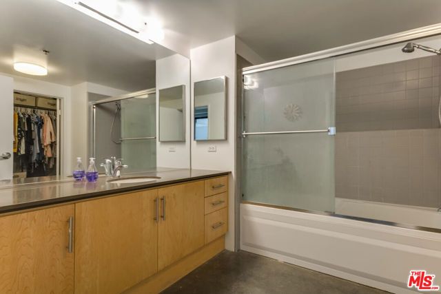 330 W 11th Street C03, Los Angeles, CA 90015