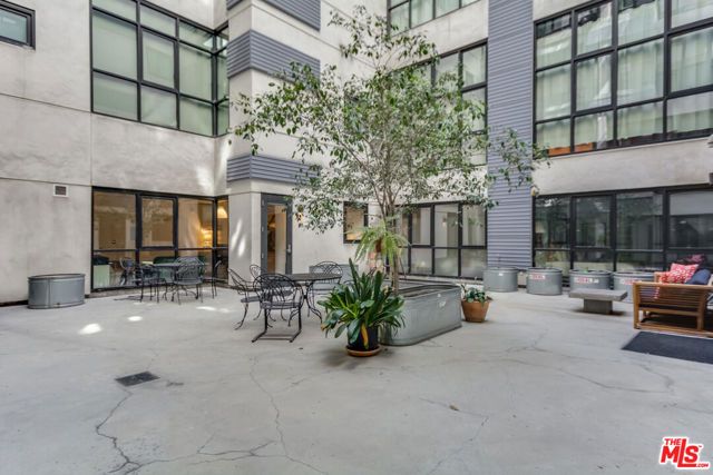 330 W 11th Street C03, Los Angeles, CA 90015