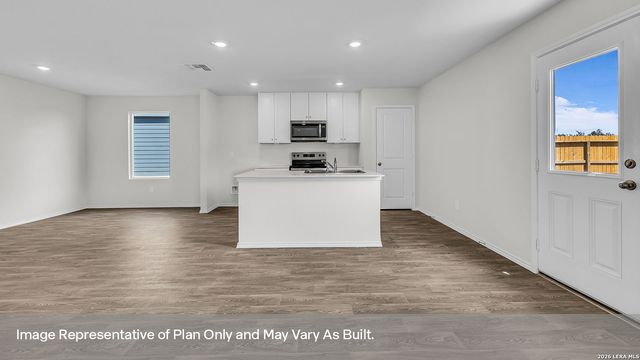 308 WINDFLOWER COVE, Luling, TX 78648