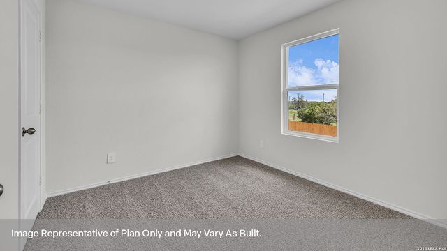 308 WINDFLOWER COVE, Luling, TX 78648