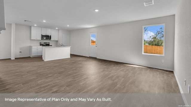 308 WINDFLOWER COVE, Luling, TX 78648