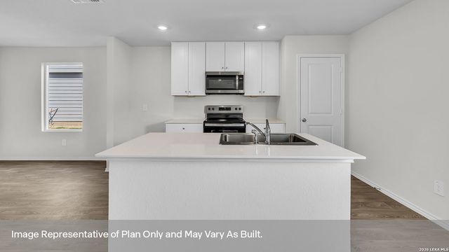 308 WINDFLOWER COVE, Luling, TX 78648