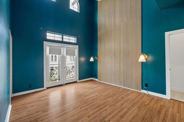 806 Jackson Hill Street 201, Houston, TX 77007