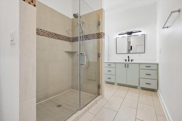 806 Jackson Hill Street 201, Houston, TX 77007