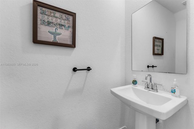 1056 SE 24th Ave, Homestead, FL 33035