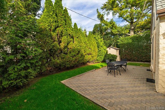 15 Brevoort Place, Rockville Centre, NY 11570