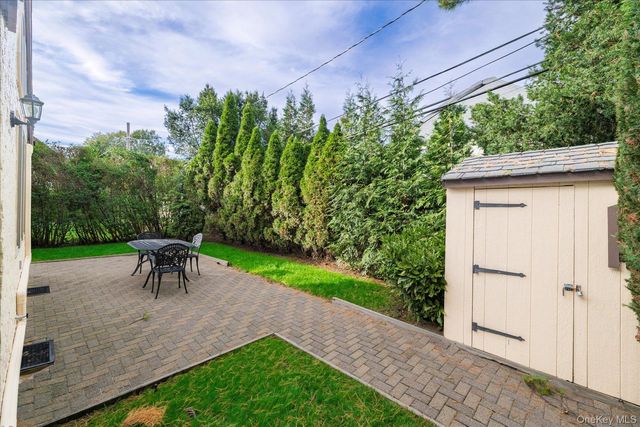 15 Brevoort Place, Rockville Centre, NY 11570