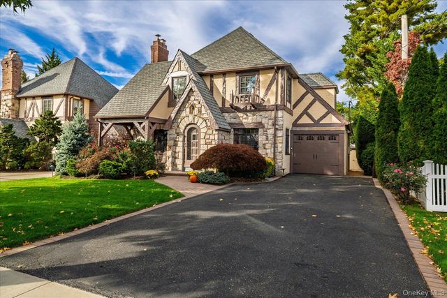 15 Brevoort Place, Rockville Centre, NY 11570