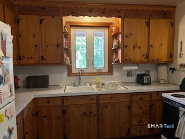 11 Edgewood Road, Portland, CT 06480