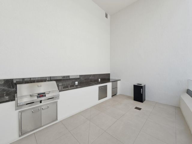 225 N Miami Avenue 2002, Miami, FL 33128